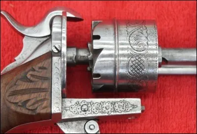 Comment ne peut-on orthographier cette arme ?