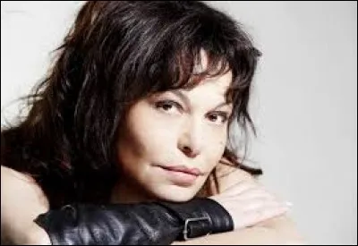 Qui est cette actrice et r&eacute;alisatrice fran&ccedil;aise ?