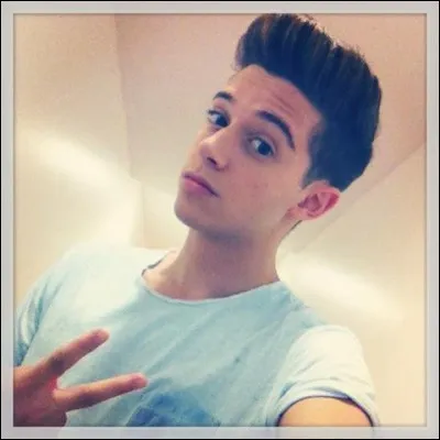 Quel rôle joue cet acteur dans la série "Soy Luna" ?