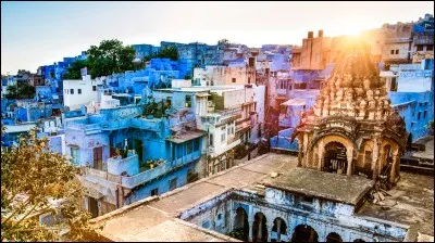 Dans quel pays peut-on visiter les villes de Jodhpur et d'Agra ?