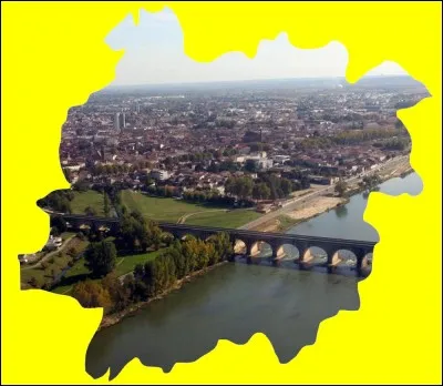 Cette ville du Sud-Ouest possède avec ses 23 arches et ses 539 mètres, l'un des plus long pont canal de France ... .