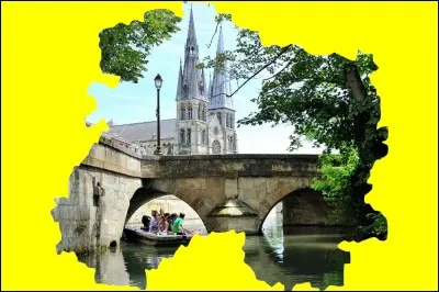 Ce chef-lieu tire son nom du peuple gaulois des Catalaunes, installés sur l'oppidum de La Cheppe dit Camp d'Attila, à seize kilomètres au nord-est de la ville actuelle ... .