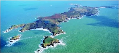 Comment s'appelle le plus célèbre sentier de l'île d'Houât ?