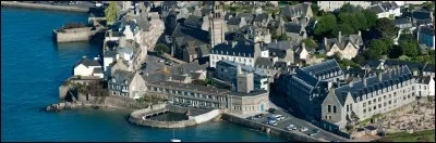 Elle se trouve au large de Roscoff :
