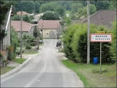 Nous sommes à l'entrée de Marson-sur-Barboure. Petit village Meusien de 52 habitants, il se situe dans l'ancienne région ...