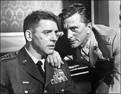 Ils sont à nouveau réunis dans ce film réalisé en 1964, dont le prétexte est l'hypothèse d'un coup d'État destiné à renverser le gouvernement des États-Unis afin que puisse s'établir un pouvoir militaire. Quel est ce film ?