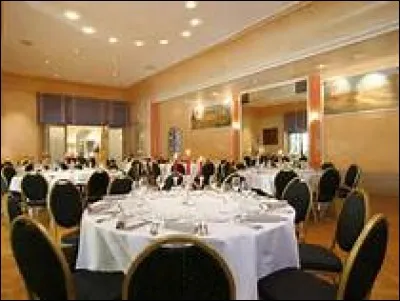 Que répertorie une carte de restaurant ?