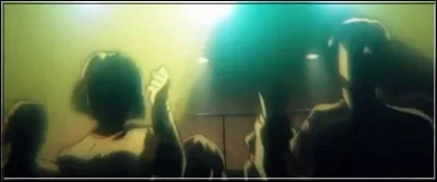 Comment s'appelle le night-club de Shibuya que fréquente régulièrement Lain ?