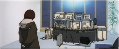 À part Lain, qui est un pro de l'INFORMATIQUE dans la famille Iwakura ?