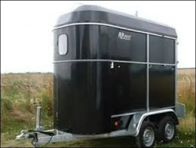 Comment appelle-t-on la remorque qui sert à transporter les chevaux ?