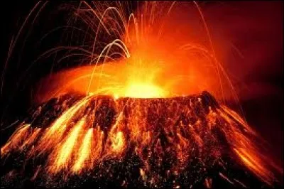 ''On a vu souvent 
Rejaillir le FEU 
D'un ancien volcan 
Qu'on croyait trop vieux''

Qui a chanté ces paroles ?