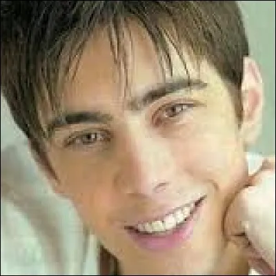 Grégory Lemarchal avait chanté ''Le FEU sur les planches'' lors de son concert à l'Olympia. Quelle émission avait permis de découvrir ce jeune chanteur en 2004 ?