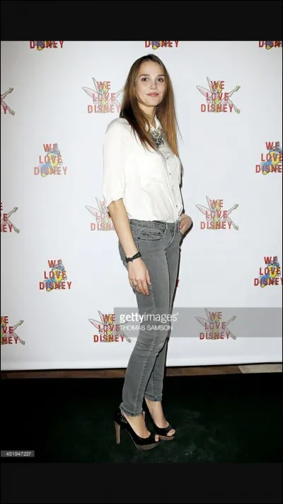 Que chante-t-elle dans "We love Disney" ?