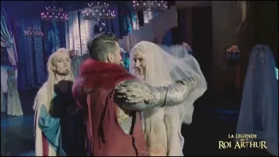 Qui marie le roi et la reine ?