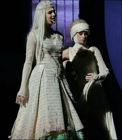 Quelle est la première chanson interprétée par Guenièvre ?