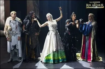 Parmi ces chansons, laquelle est chantée par Merlin?