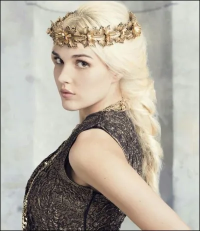 Qui joue la reine Guenièvre ?