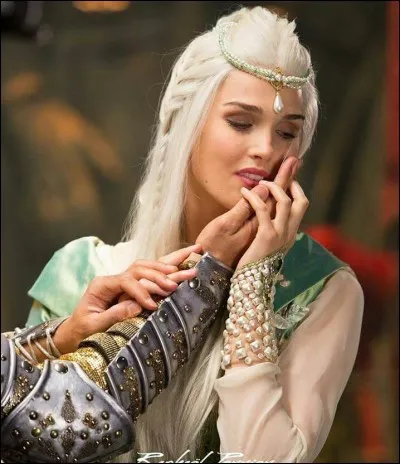 Que dit Guenièvre avant de chanter quelque chose de magique ?