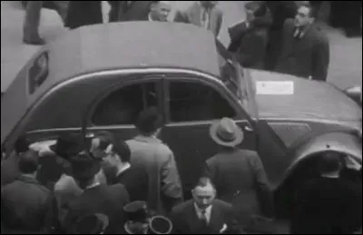 En 1949, la production de la « Citroneta » (surnom au Chili) démarre, le succès est monstre, et, au début, le temps d'attente est énorme !
Combien de temps fallait-il attendre pour recevoir la sienne ?