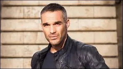 Qui interprète le rôle du commandant Rocher ?