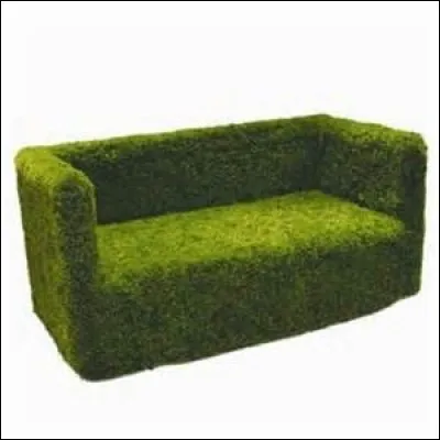 Tu te lèves du canapé, quand tu reviens un ami a pris ta place ; que fais-tu ?