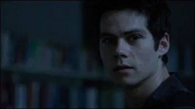 Au début de la saison 5, Stiles commet l'irréparable. 
C'est-à-dire...
