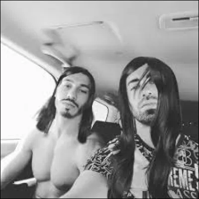 Quand leur dernier album "Dans la l&eacute;gende", est-il sorti ?