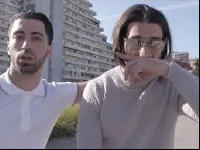 De quelle couleur sont les cheveux noirs qu'on peut voir dans le clip "Naha" et "Onizuka"