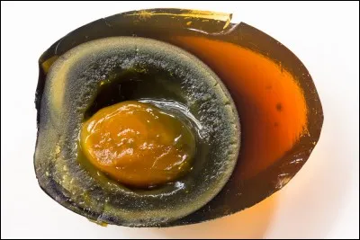 Trouvez le nom du pays où l'on prépare cet oeuf, très spécial !