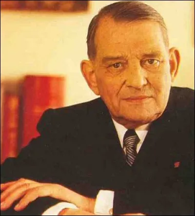 Cet homme fut le dernier président de la IVe République française. Quelle lettre faut-il ajouter à son prénom pour pouvoir écrire le nom de la capitale d'un pays voisin de la France ?