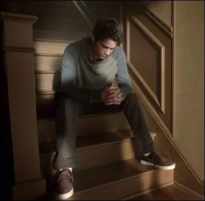 Pour quelle raison Stiles attendait Théo ?