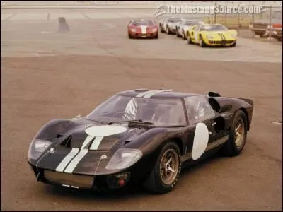 Qu'elle est la marque est le modle de cette voiture?