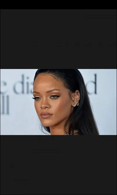 Qui chante "What Now" ?