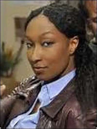 Qui Sarah Douala a-t-elle remplacé au commissariat ?