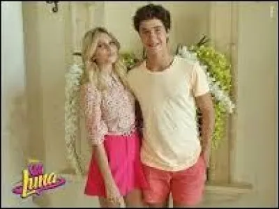 Les personnages sur la photo sont-ils ensemble dans la série ?