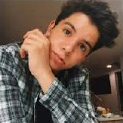 A-t-il une petite amie ?