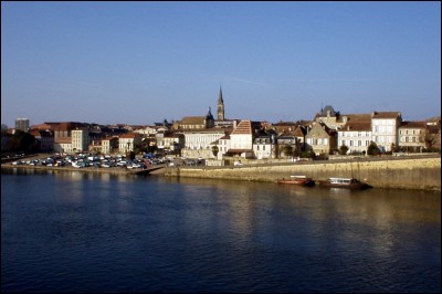 De quel département la ville de Bergerac est-elle une sous-préfecture ?