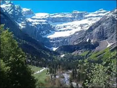 Dans lequel de ces massifs se situe Andorre ?