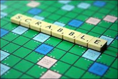 Au jeu de Scrabble, de combien de cases se compose le plateau ?