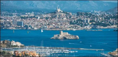 " Mais qu'importe ton ciel qui se prend pour l'Orient, qu'importe ton parler avec ses mots épiques"... Quelle ville de la Méditerranée chante Léo Ferré ?