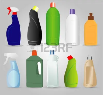 Votre maman jette ses bouteilles de produits ménagers dans le sac poubelle noir. Quel conseil donnez-vous à votre maman ?