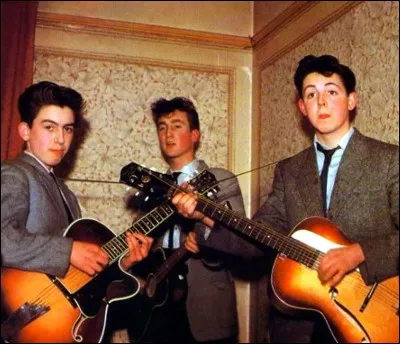 Musique - Quels musiciens mondialement connus ont débuté leur carrière dans le groupe The Quarrymen ?