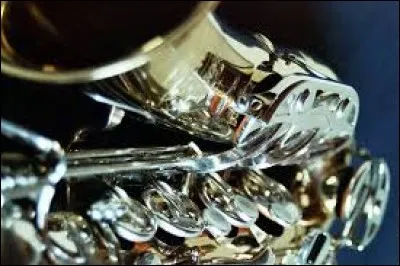 Un quatuor est-il un groupe musical de cinq joueurs ?