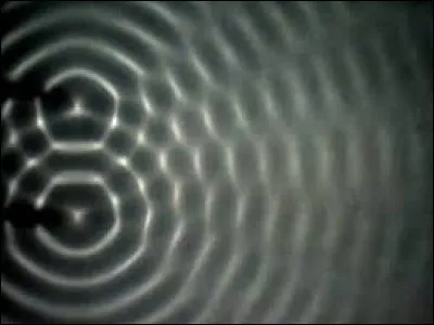 Elle __ les interférences.