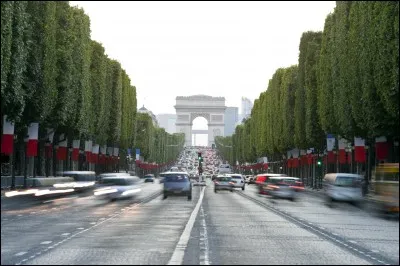 Celle des Champs-Elysées est la plus célèbre de Paris. A ce mot quelle lettre faut-il retirer pour trouver l'adjectif qui désigne une chose qui n'a jamais servi ?
