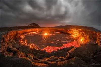 Le lac de lave du volcan Erta Ale, situé dans le Nord de la Vallée du grand rift, est tout le temps actif. Dans quel pays est-il situé ?