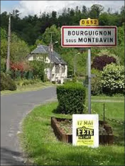 Nous sommes à l'entrée de Bourguignon-sous-Montbavin. Commune Axonaise, elle se trouve dans l'ancienne région ...