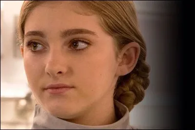 Comment meurt la sur de l'héroïne dans le dernier film sorti en 2015 ?