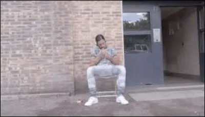 Dans quelle chanson entend-on : "Pas d'vacances pour la mif il s'avère" ?