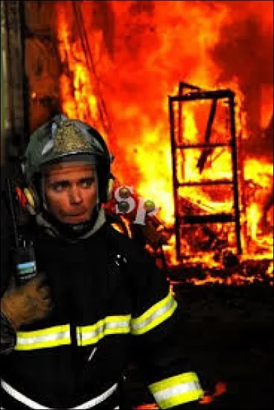 &Agrave; Fort Madison, avant d'attaquer un incendie, les pompiers doivent faire...